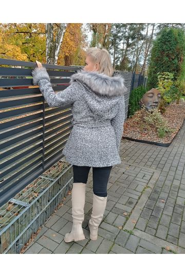 Luxusní šedý kabát s bohatou kožešinou Aiden značky Zocco