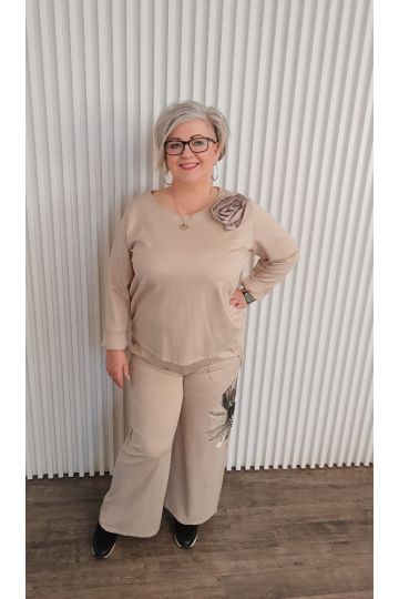 Dámský stylový komplet kalhot a halenky v hnědé a světle béžové barvě Maeve