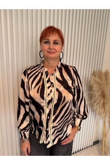 Elegantní saténová halenka Elena se zvířecím potiskem