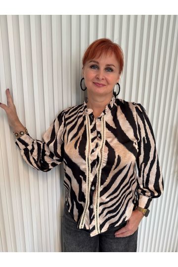 Elegantní saténová halenka Elena se zvířecím potiskem