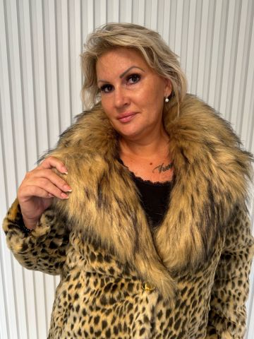 Luxusní dámský kožich Andrea s leopardím vzorem a mohutným límcem