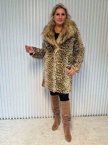 Luxusní dámský kožich Andrea s leopardím vzorem a mohutným límcem