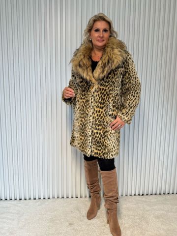 Luxusní dámský kožich Andrea s leopardím vzorem a mohutným límcem