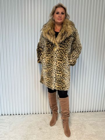 Luxusní dámský kožich Andrea s leopardím vzorem a mohutným límcem