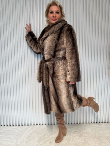 Dámský dlouhý kožich Lidie II. v hnědých odstínech s elegantním límcem