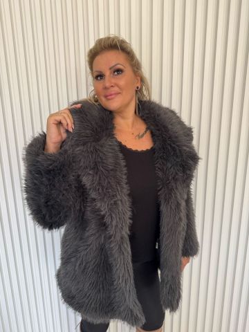 Stylový černý dámský kožich Sára s delším chlupem, kapsami a velkým límcem