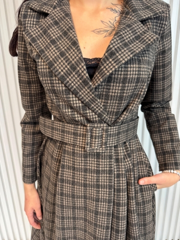 Dámský kostkovaný kabát Nina s páskem, se střihem do A