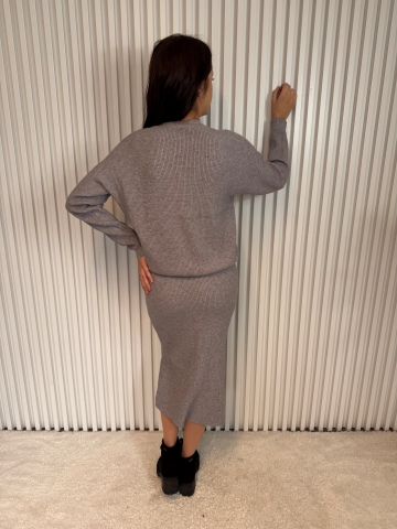 Dámský pletený komplet, se sukní ve dvou barvách