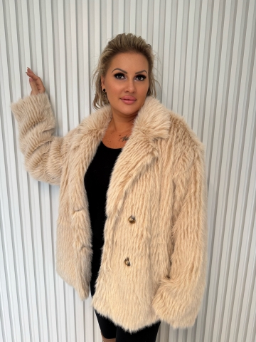 Dámský luxusní kožich v krémové barvě