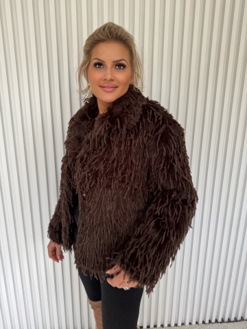 Dámský kožich v čokoládově hnědé barvě s efektem dlouhého chlupu