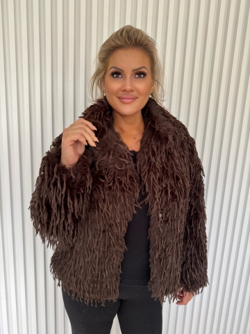 Dámský kožich v čokoládově hnědé barvě s efektem dlouhého chlupu