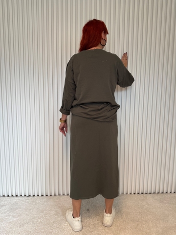 Dámský stylový komplet se sukní v khaki barvě