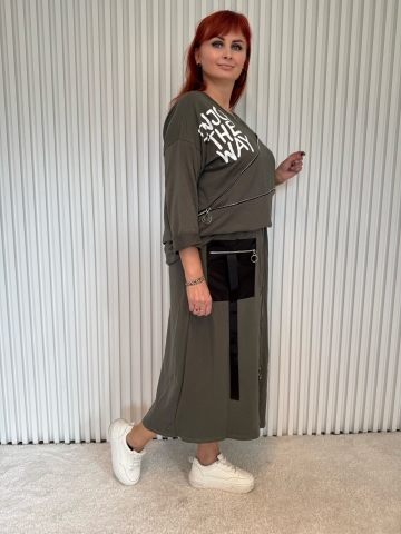 Dámský stylový komplet se sukní v khaki barvě