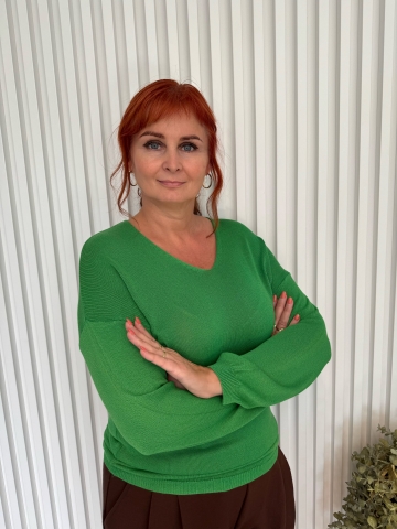 Dámská přízová halenka v jasně zelené barvě