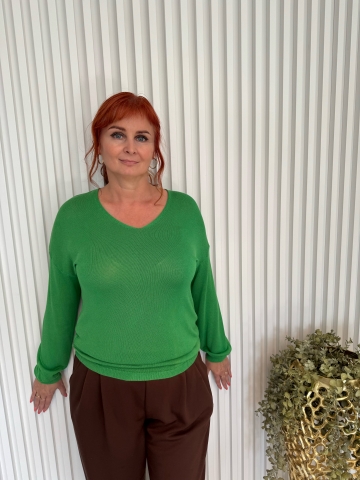 Dámská přízová halenka v jasně zelené barvě