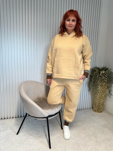 Dámská zateplená tepláková souprava pro baculky s kapucí