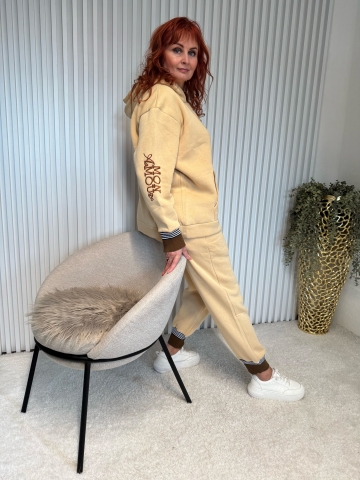 Dámská zateplená tepláková souprava pro baculky s kapucí