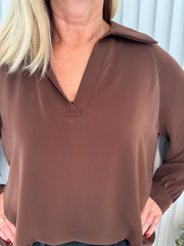 Dámská elegantní volná halenka s výstřihem do V, ve dvou barvách