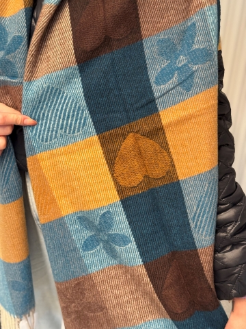 Dámská kostkovaná šála v teplých tónech hnědé, modré a hořčicové s potiskem
