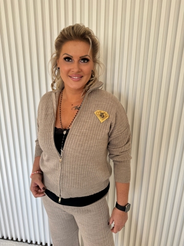 Dámský luxusní světle hnědý úpletový komplet Mia značky Lola Bianka