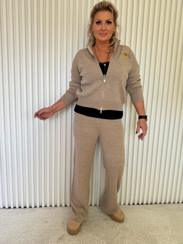 Dámský luxusní světle hnědý úpletový komplet Mia značky Lola Bianka