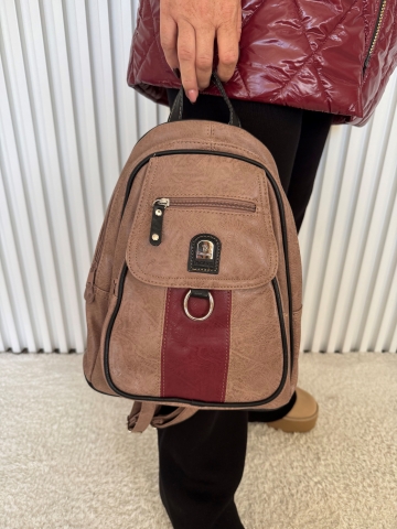 Dámský batoh v hnědé barvě s výrazným vínovým pruhem