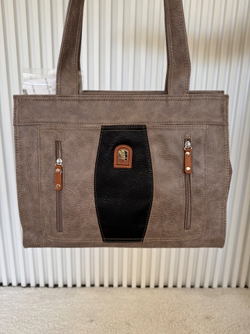 Dámská kabelka s vnitřním organizérem na dokumenty, ve dvou barvách