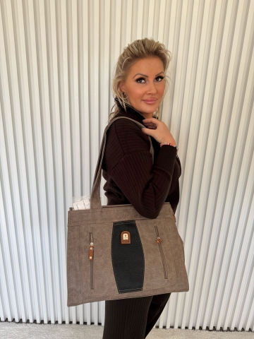 Dámská kabelka s vnitřním organizérem na dokumenty, ve dvou barvách