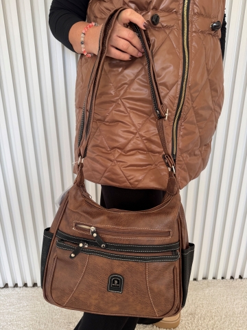 Dámská crossbody kabelka s posuvným popruhem, hnědé barvy