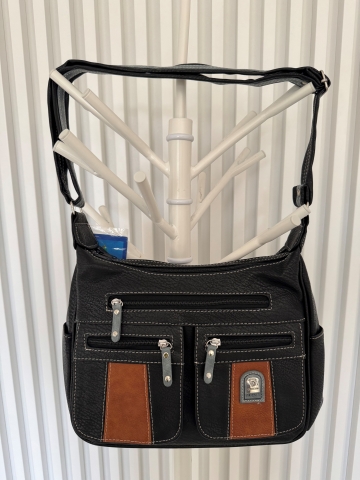 Dámská crossbody kabelka s posuvným popruhem, černé barvy