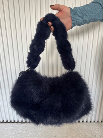 Dámská kabelka z umělé kožešiny v modré barvě