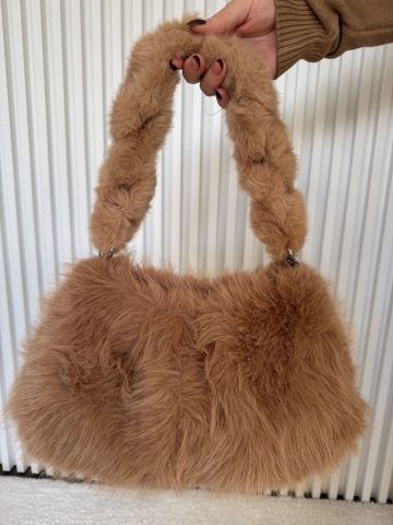 Dámská kabelka z umělé kožešiny v béžové barvě