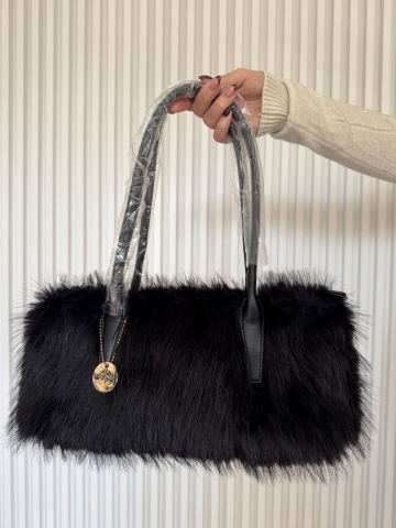 Elegantní dámská kožešinová kabelka v černé barvě