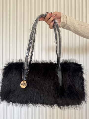 Elegantní dámská kožešinová kabelka v černé barvě
