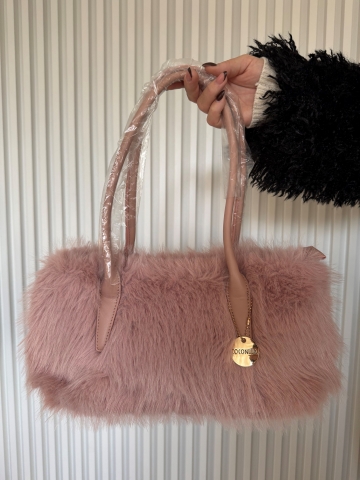 Elegantní dámská kožešinová kabelka v růžové barvě