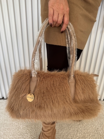Elegantní dámská kožešinová kabelka v béžové barvě