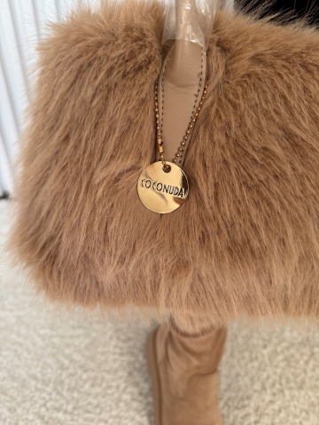 Elegantní dámská kožešinová kabelka v béžové barvě