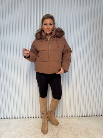 Dámská krátká hnědá zimní bunda Helena s kožešinou na kapuci