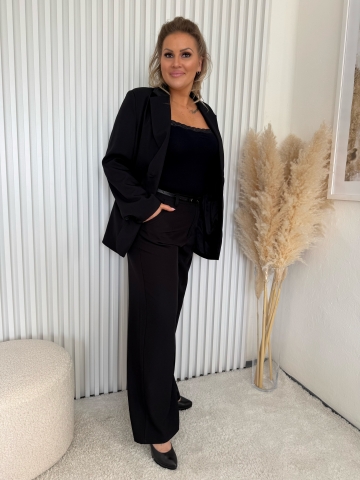 Dámský elegantní kalhotový kostým Megane v černé barvě