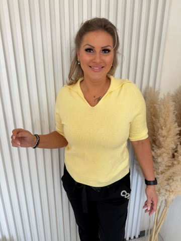 Dámský krátký žlutý elastický svetr s polodlouhým rukávem Paula