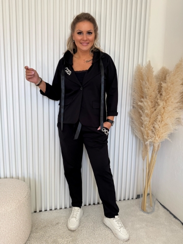 Dámská vycházková černá souprava Esmeralda sako s kapucí a kalhoty