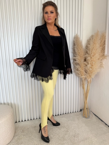 Dámské elegantní černé sako Marci s ozdobnou krajkou na délce a rukávech, zapínání knoflík