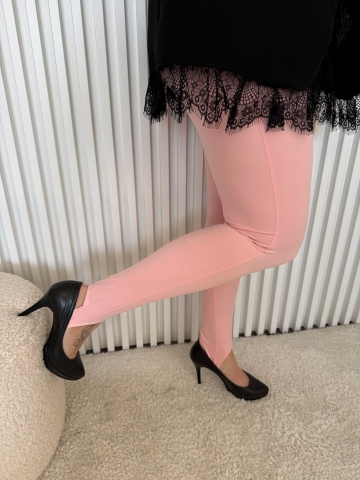 Dámské elegantní legíny kaliopky Pedro v růžové barvě na pásek pod chodidlem