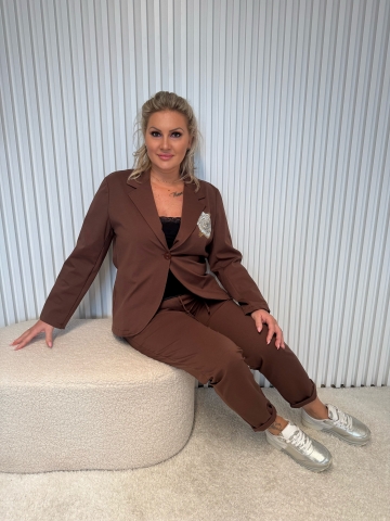 Dámský hnědý sportovně elegantní komplet Denisa kalhot a saka