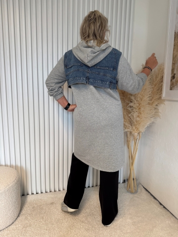 Dámský dlouhý mikinový šedý kabát Vista v kombinaci s riflovinou