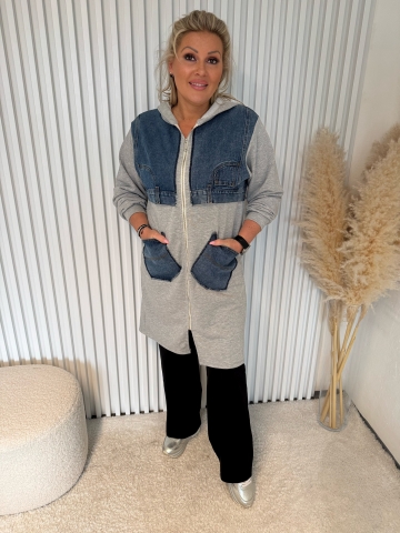 Dámský dlouhý mikinový šedý kabát Vista v kombinaci s riflovinou