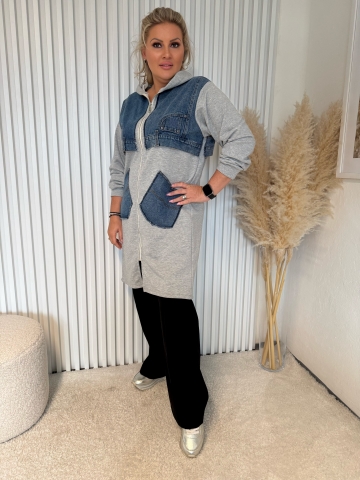 Dámský dlouhý mikinový šedý kabát Vista v kombinaci s riflovinou