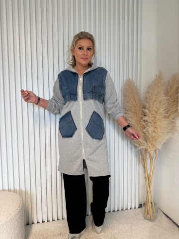 Dámský dlouhý mikinový šedý kabát Vista v kombinaci s riflovinou