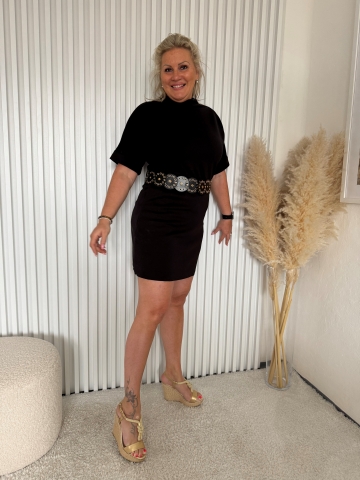 Dámské černé šaty Duha s krátkým rukávem a opaskem