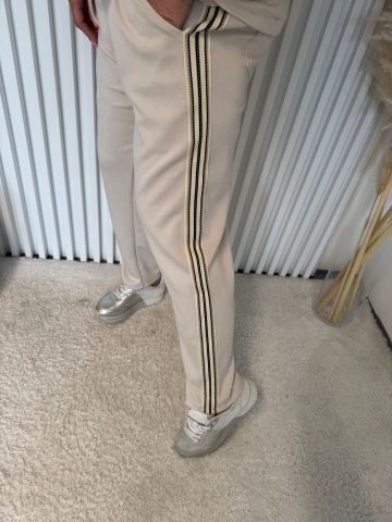 Dámský komplet Zita kalhot a saka s kapucí zdobený lampasem světle béžový